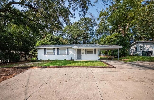 4 bed, 2 bath house, Available August 2026! - 4 bed, 2 bath house, Available August 2026!