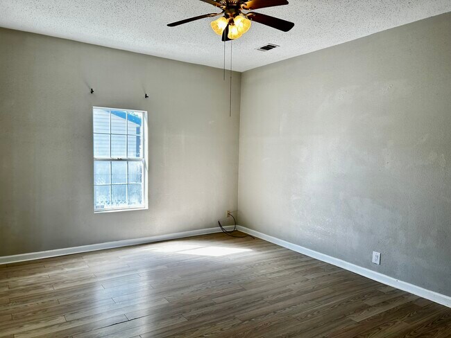 Foto del edificio - 721 N Texas St