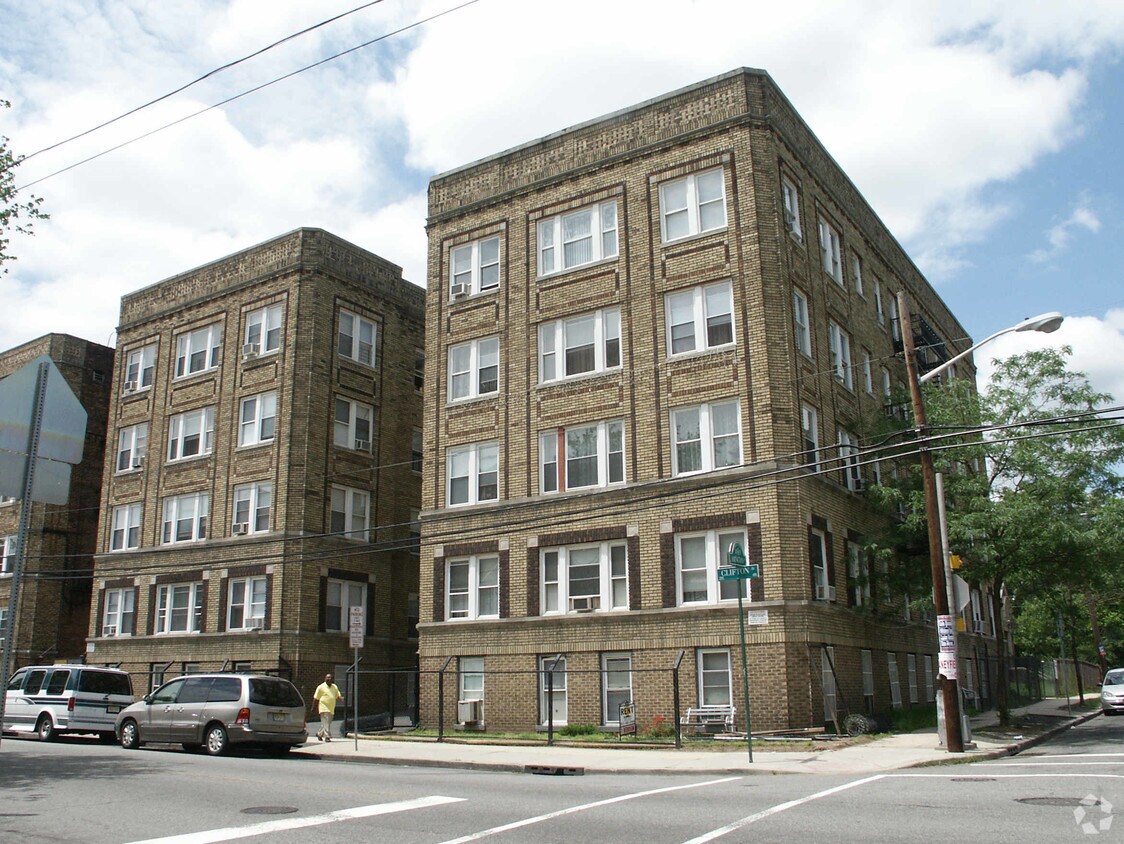 Foto del edificio - 478-482 Clifton Ave