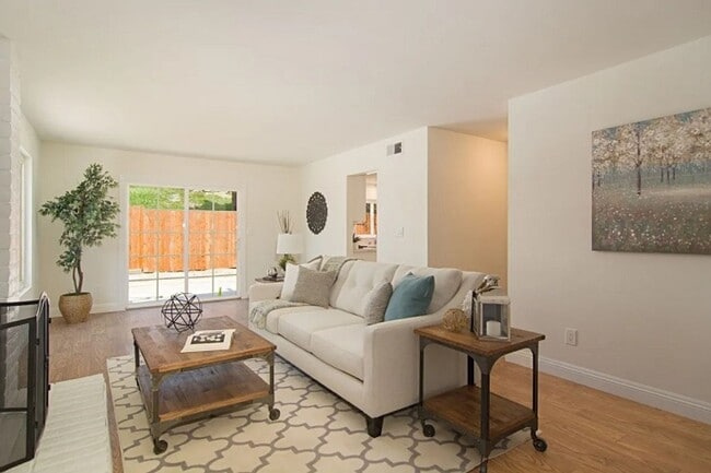 Building Photo - Beautiful home located on a cul de sac