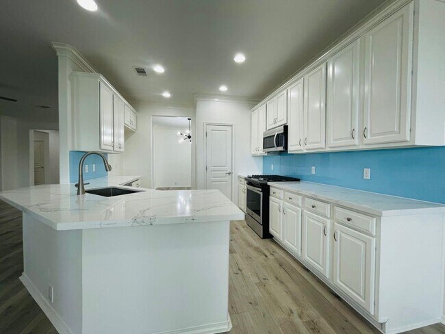 Building Photo - 710 Honeysuckle Vine Dr