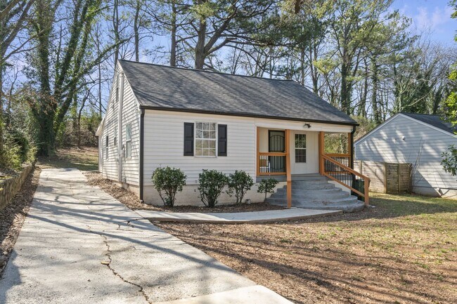 Photo - Conveniently located near Tyler Perry Stud... House