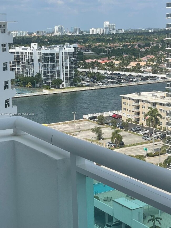 Building Photo - 3001 S Ocean Dr