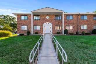 Building Photo - 7904 Camelot Ln