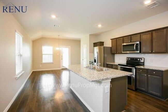 Foto del edificio - Now Available!