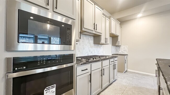 Building Photo - 732 Lake Lacosta Dr