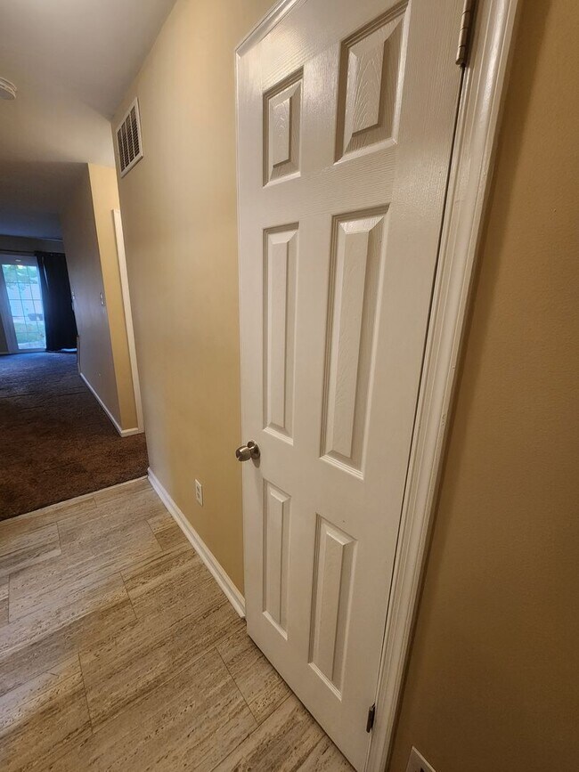 Foto del edificio - Patriot's Ridge 2 Bd / 1.5 Bth Condo in Ce...