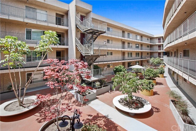 Building Photo - 4505 California Ave