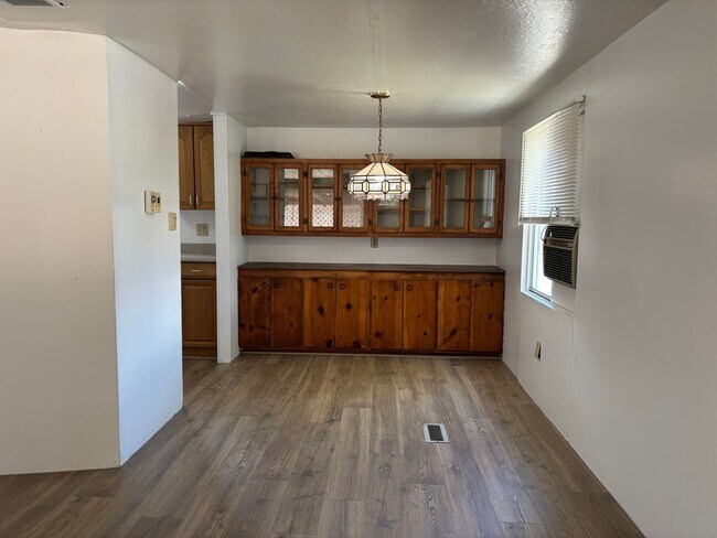 Foto del edificio - New paint & flooring!! 3 Bed 2 Bath Home i...