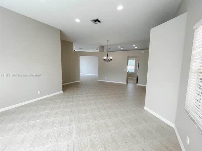 Foto del edificio - 686 Maplewood Ct