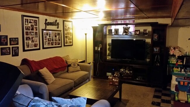 Building Photo - Charming Brick Home with Full Basement & W...