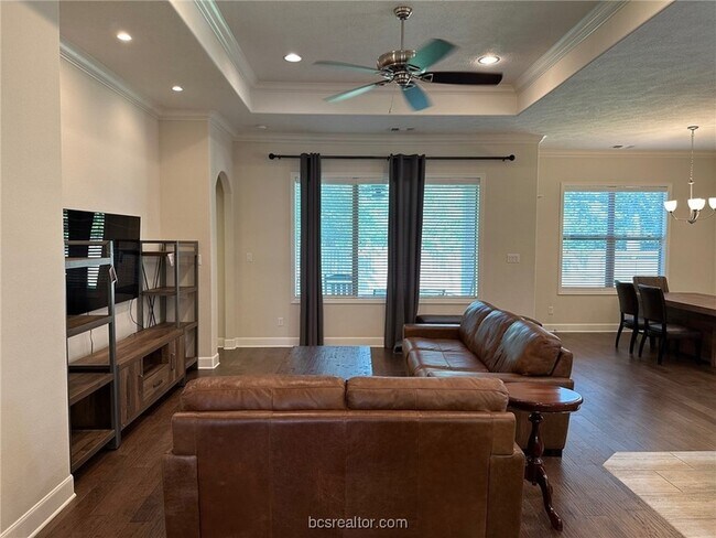 Foto del edificio - 15605 Long Creek Ln