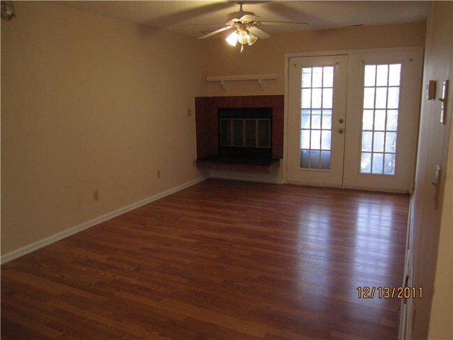 Building Photo - 1025 Saint Andrews Way
