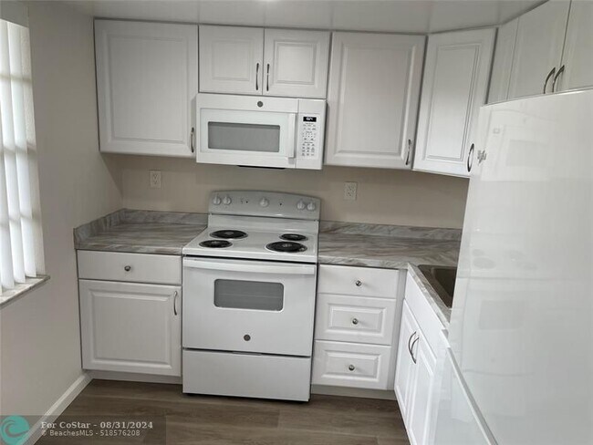 Building Photo - 3099 NW 48th Ave