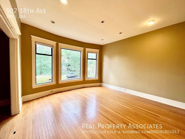 Building Photo - Classic Charmer 3-Bedroom/2-Bathroom! Atta...