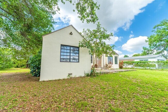 Foto del edificio - 1238 NE 112th St