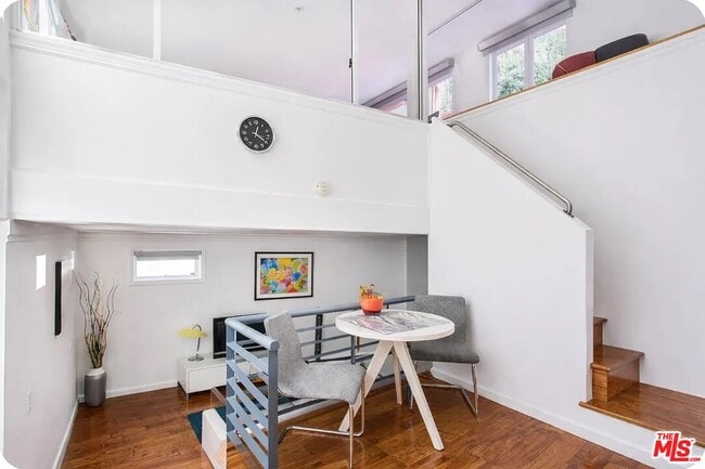 Foto del edificio - 8661 Clifton Wy