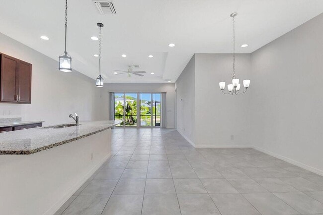 Building Photo - 6051 Stonecrest Ct