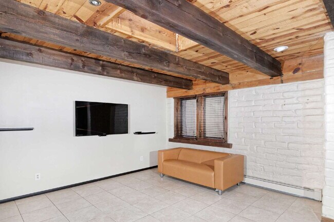 Foto del edificio - One-of-a-kind adobe brick home backing up ...