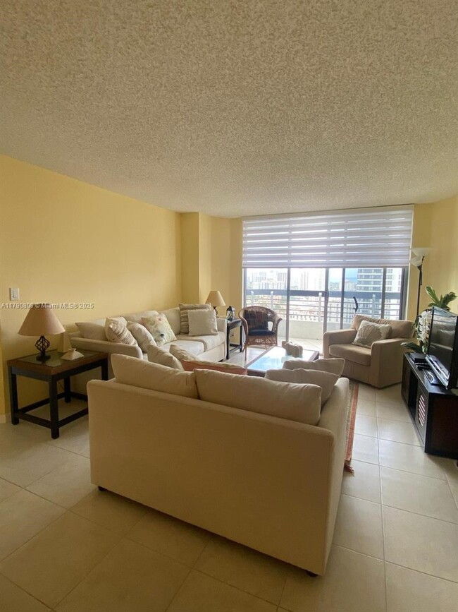 Foto del edificio - 3530 Mystic Pointe Dr