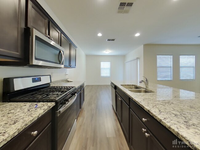 Building Photo - 4564 W Saddlebush Way