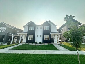 Building Photo - 1058 Oak Park Dr