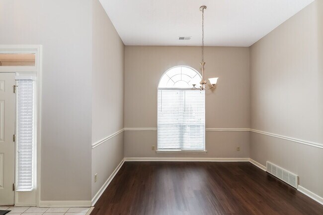 Foto del edificio - 7743 Shadow Hills Dr