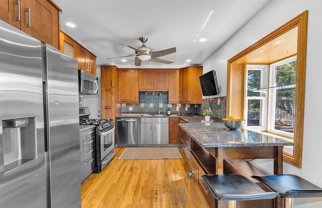 Foto del edificio - Beautiful Lakewood ranch-style home near Jackson Park