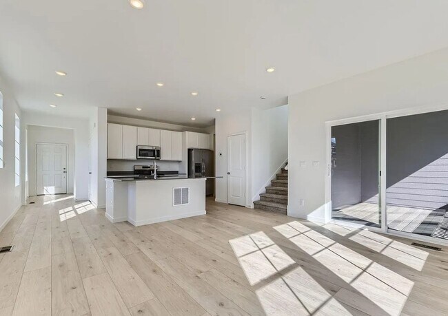 Foto del edificio - Luxurious CORNER LOT - 3bd 2.5 paired home in Dove Village!