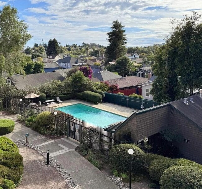 Building Photo - 320 Soquel Ave