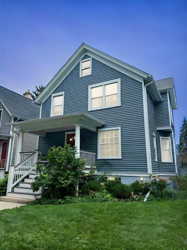 Building Photo - 1619 Florence Ave