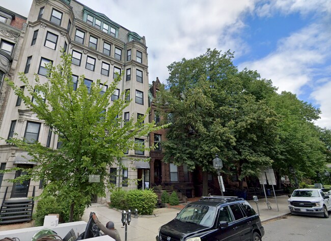 Foto del edificio - 479 Commonwealth Ave