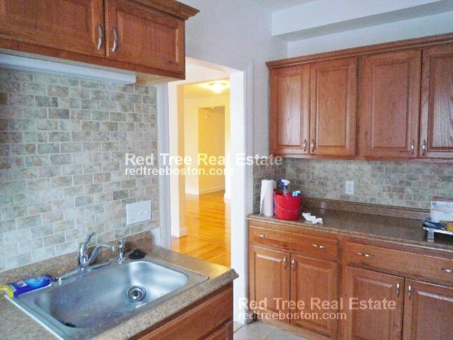 Building Photo - 1129 Beacon St