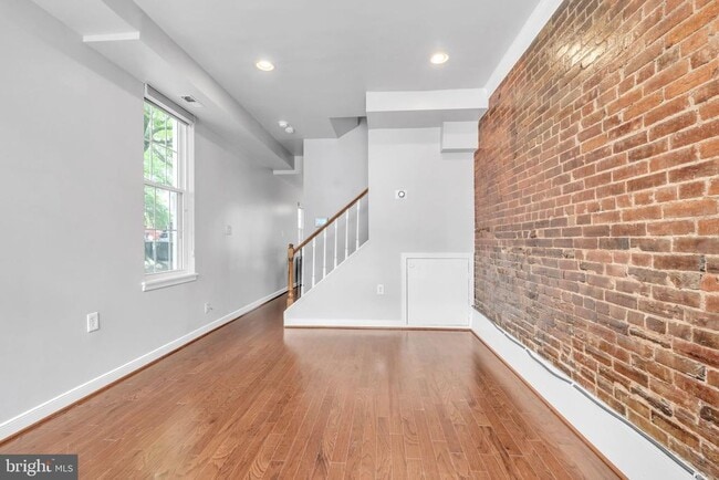 Building Photo - 403 Franklin St NW