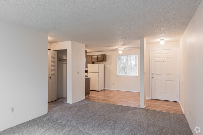 1BR, 1BA - 592SF - Dining Room - Gardenview Estates