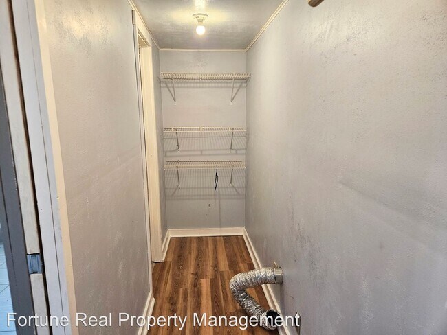 Foto del edificio - 3 br, 2 bath House - 6817 Craig St.