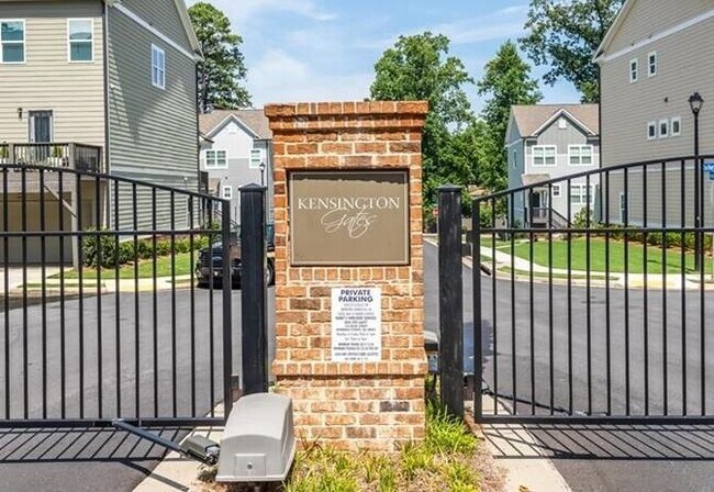 Building Photo - 3801 Oxford Cir