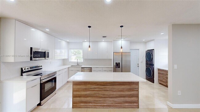 Foto del edificio - 3354 NW 181st St