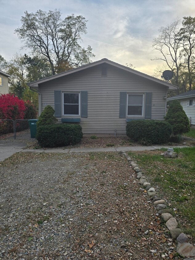 front yard - 8570 Country Club Dr