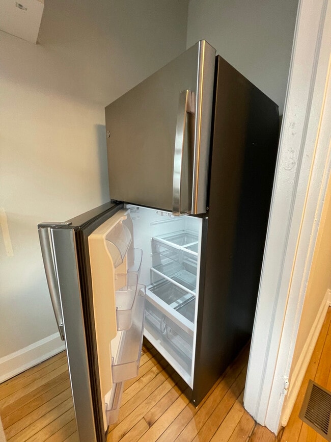 Building Photo - 1955 W Sunnyside Ave