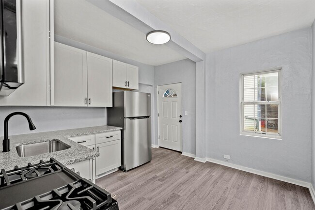 Foto del edificio - 904 Hilltop St