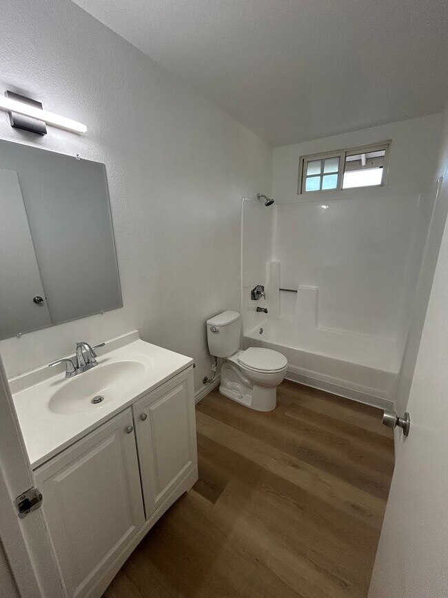 Foto del edificio - Charming Renovated 3 Bedroom/2 Bath Single...