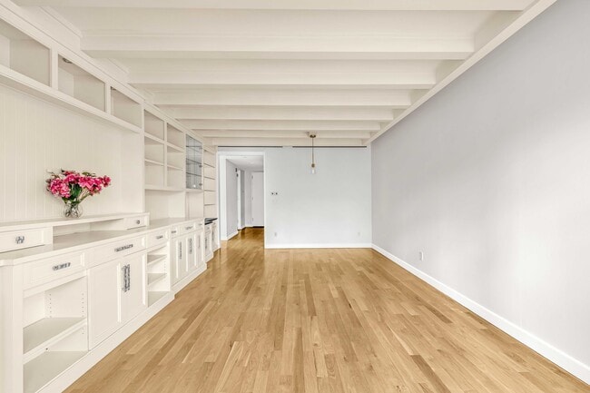 Building Photo - 400 E 67th St
