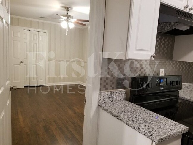 Building Photo - 1371 David Cir