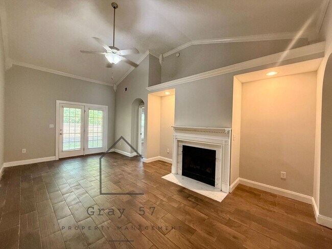 Building Photo - 2 bed, 2 bath townhome in Hoover