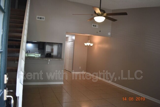 Foto del edificio - 1802 Falconcrest St