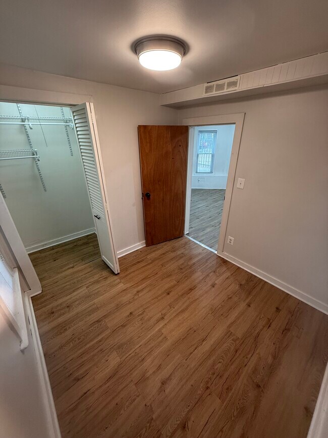 Foto del edificio - 3330 N Drake Ave