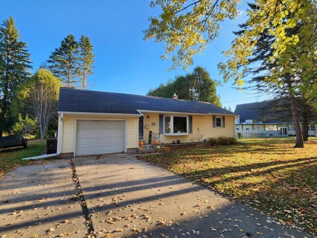 Foto del edificio - 1716 Menasha Ave