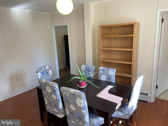 Building Photo - 1410 Longford Rd