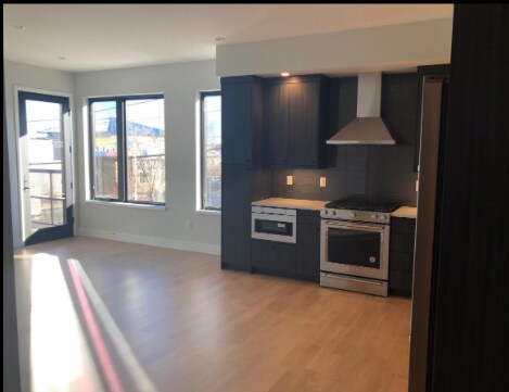 Living/Kitchen - 2718 Pine St